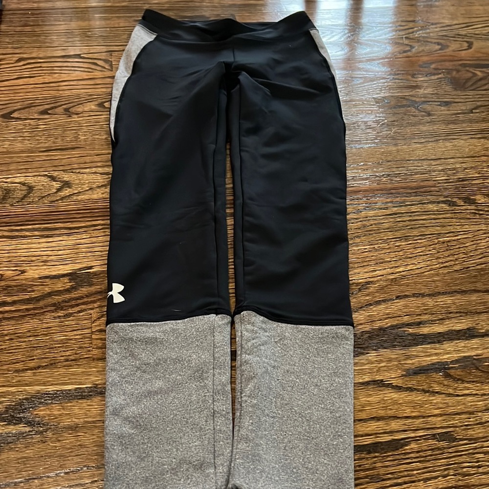 Under Armour Girls Leggings in Size M
